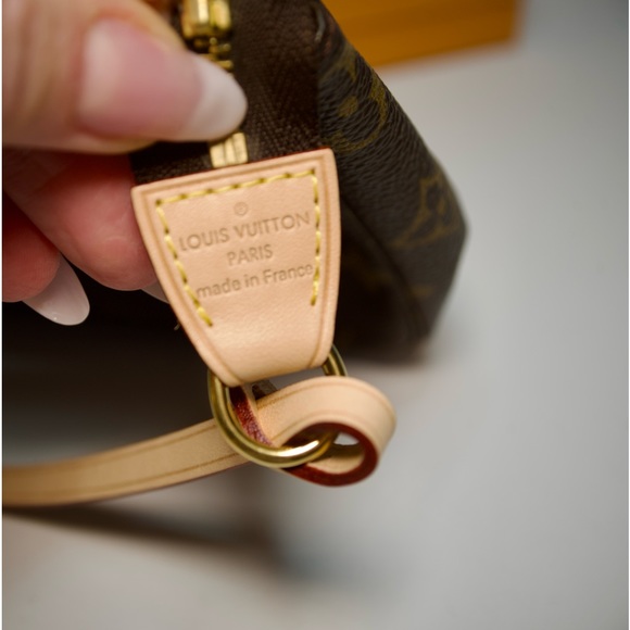 Louis Vuitton Pochette Accessoires - Picture 15 of 15